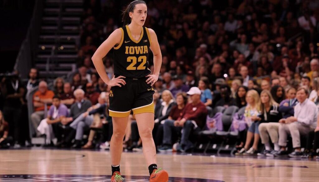 caitlin clark, a woman in a basketball uniform