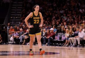 caitlin clark, a woman in a basketball uniform